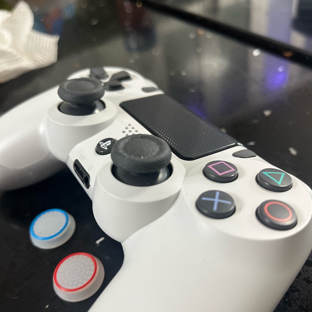 Ps4 white controller